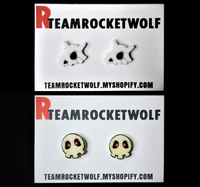 Poke Skulls Earrings